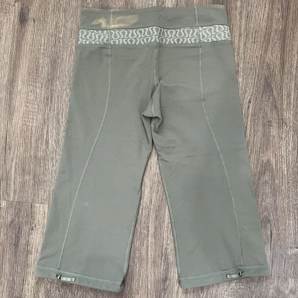 Lululemon Size 6 Manifesto Groove Crop Pants‎ Women's Wide Leg Logo Print Detail